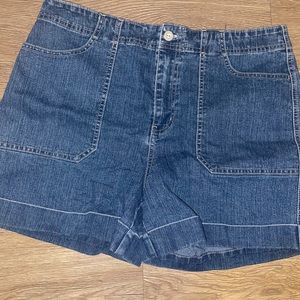 Womens Gloria Vanderbilt jean shorts size 14